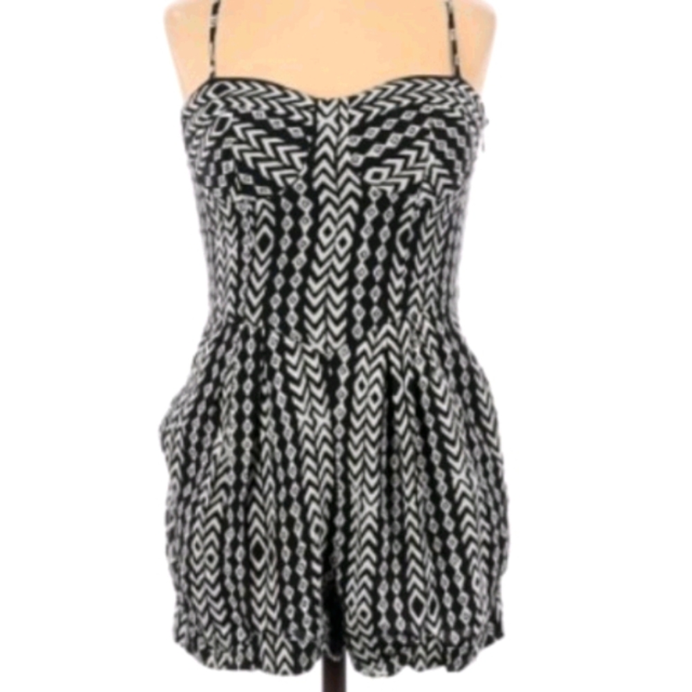 Romper with pockets black geometric